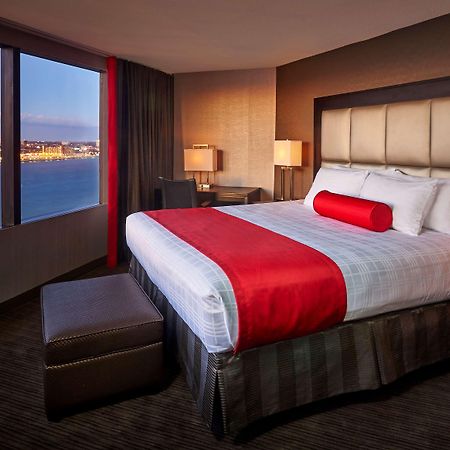 Best Western Plus Waterfront Hotel Windsor Bagian luar foto