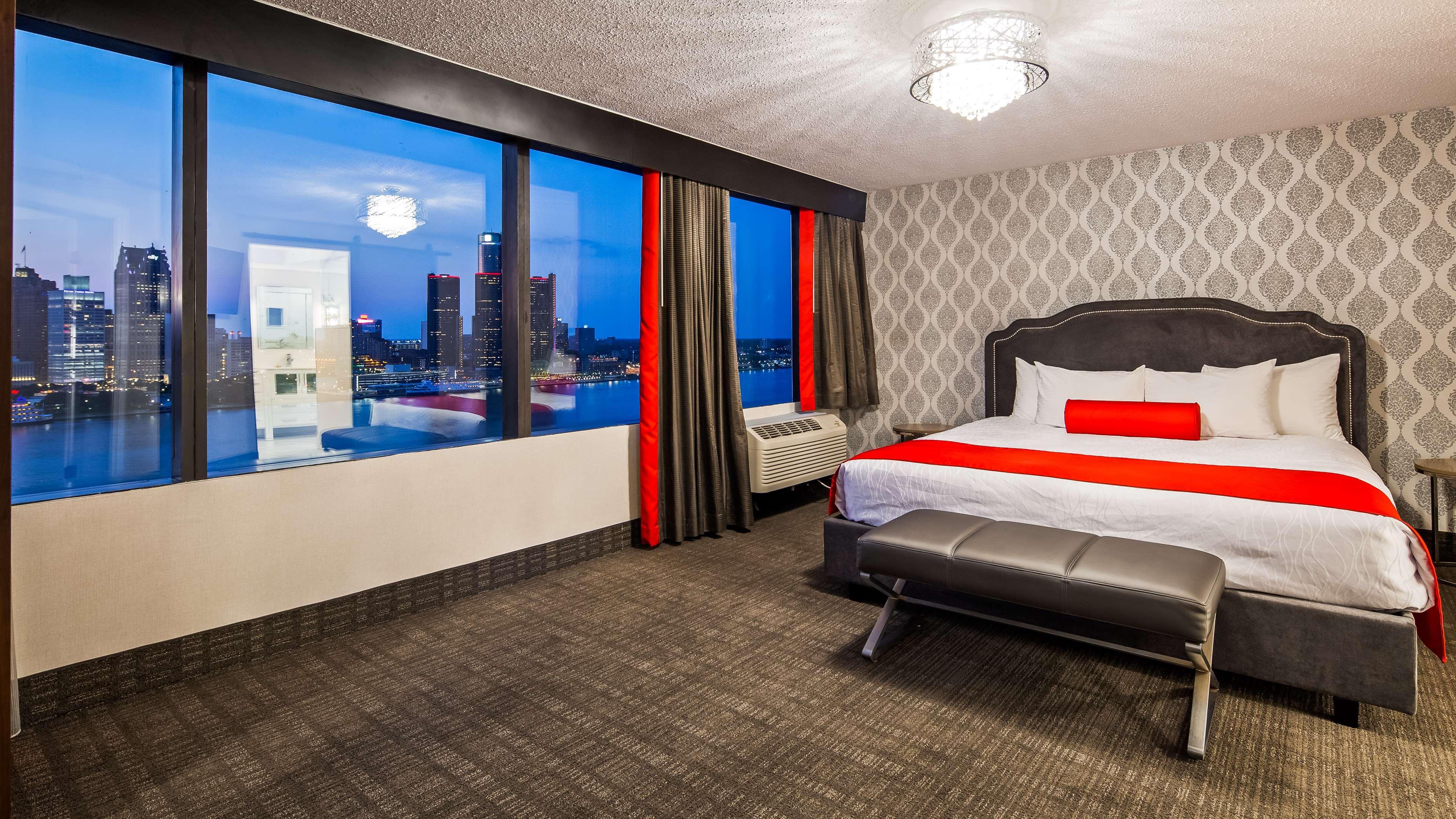Best Western Plus Waterfront Hotel Windsor Bagian luar foto