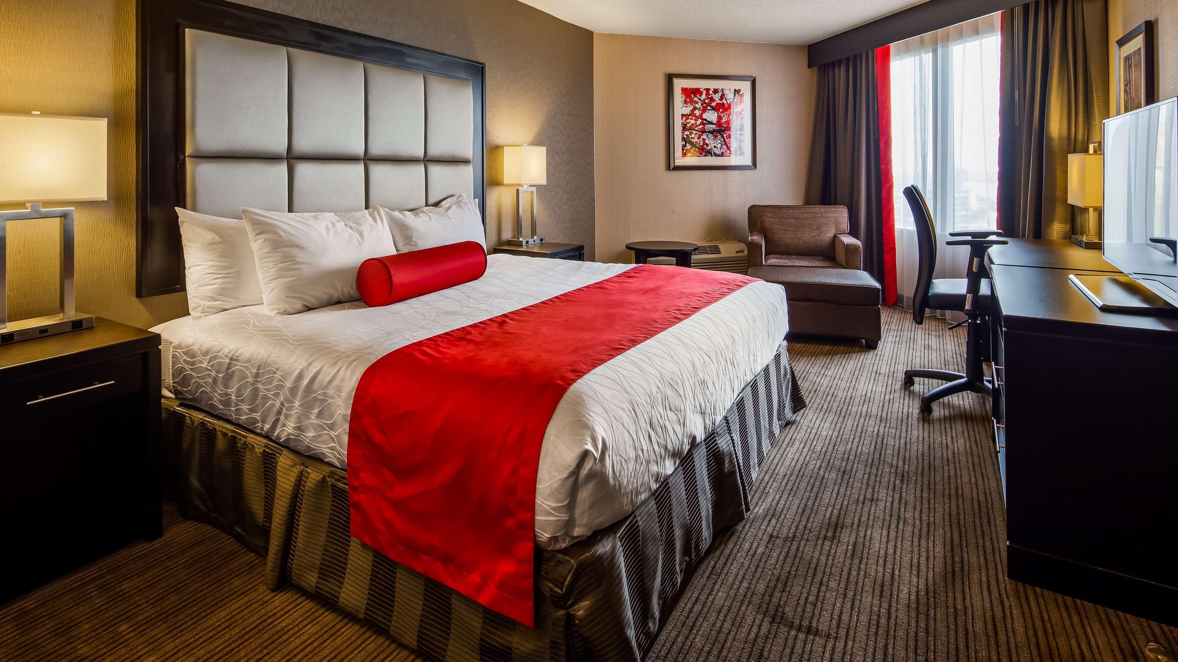Best Western Plus Waterfront Hotel Windsor Bagian luar foto