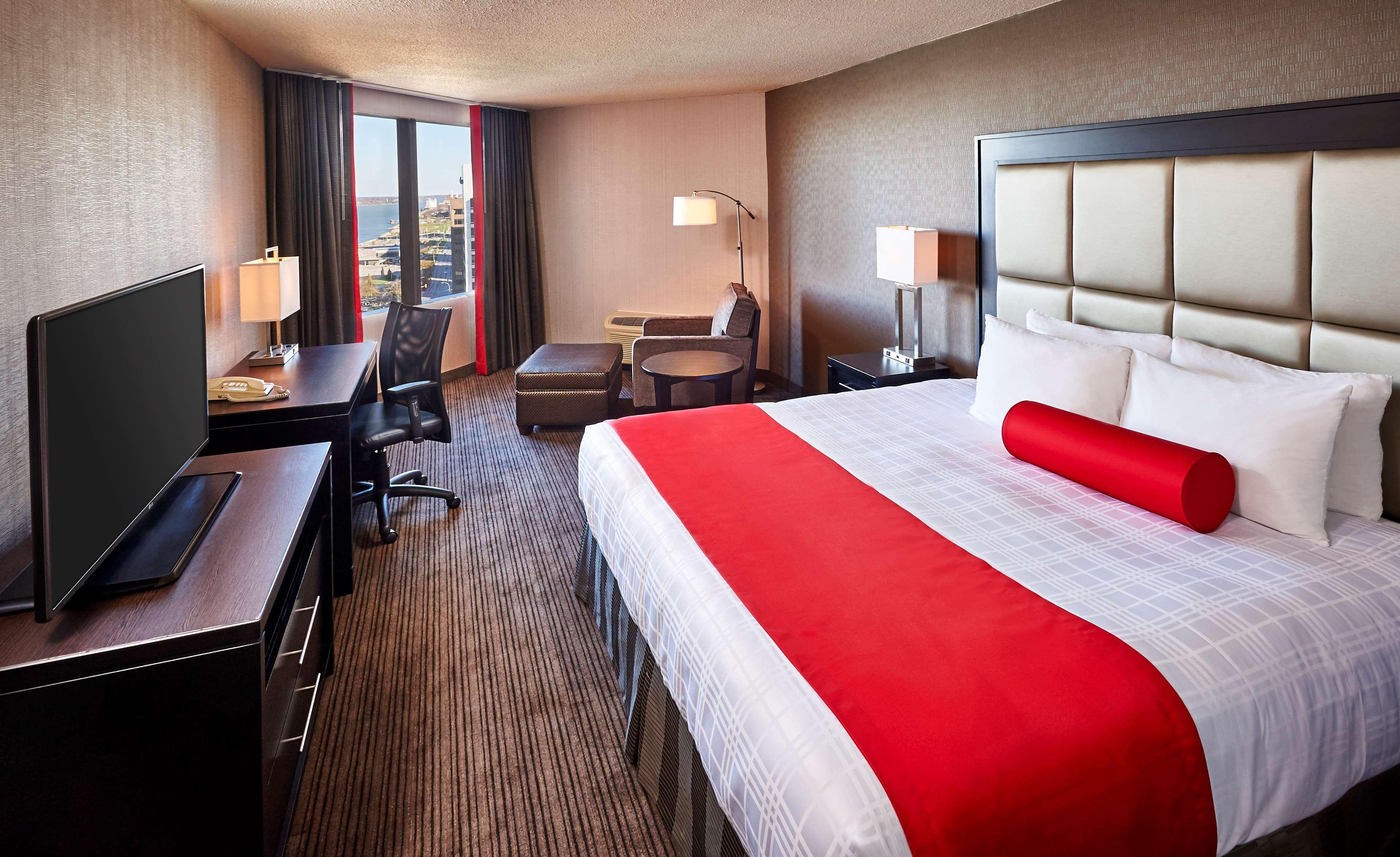 Best Western Plus Waterfront Hotel Windsor Bagian luar foto