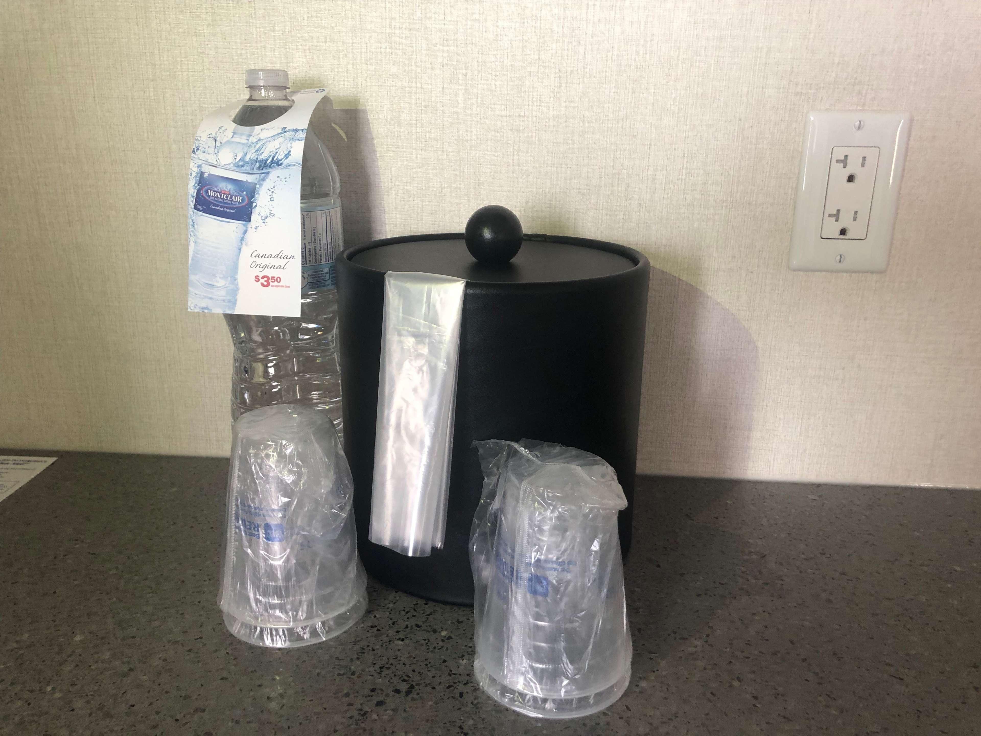 Best Western Plus Waterfront Hotel Windsor Bagian luar foto