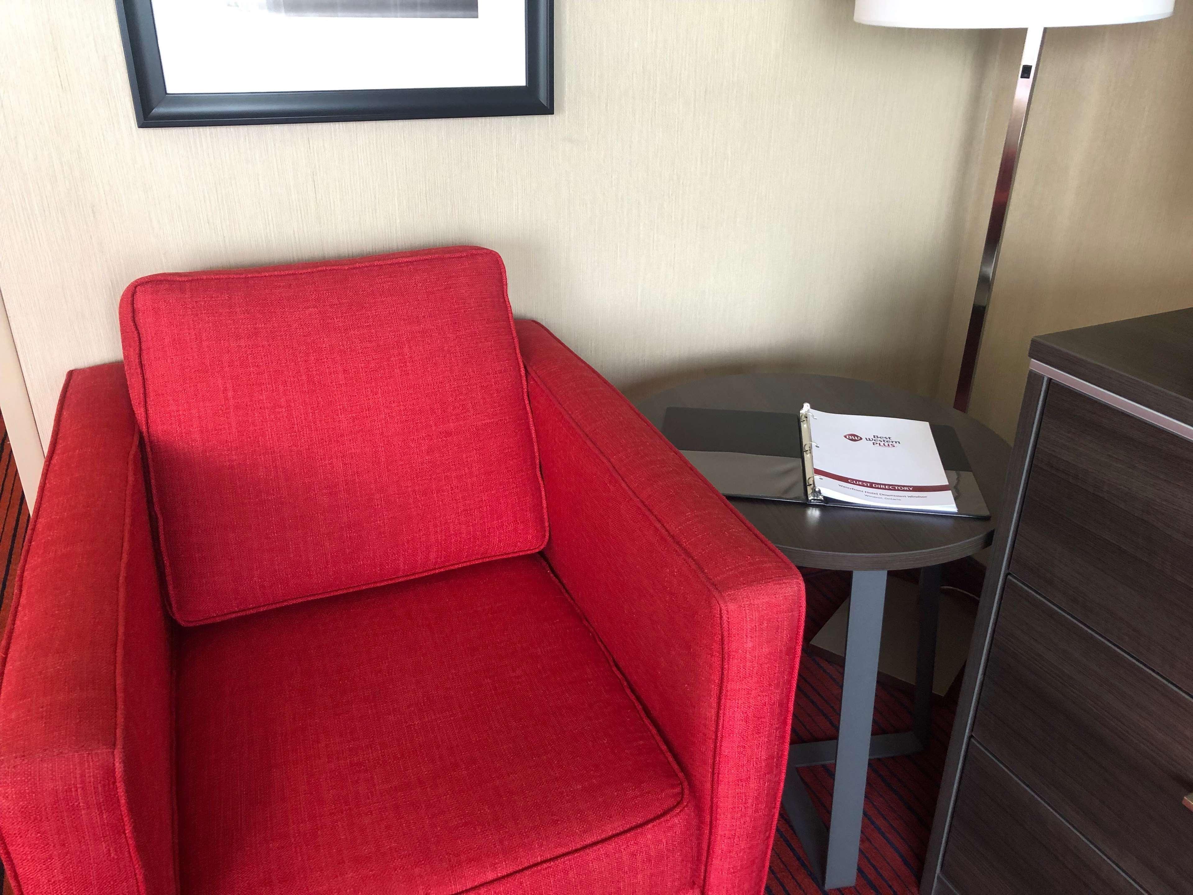 Best Western Plus Waterfront Hotel Windsor Bagian luar foto