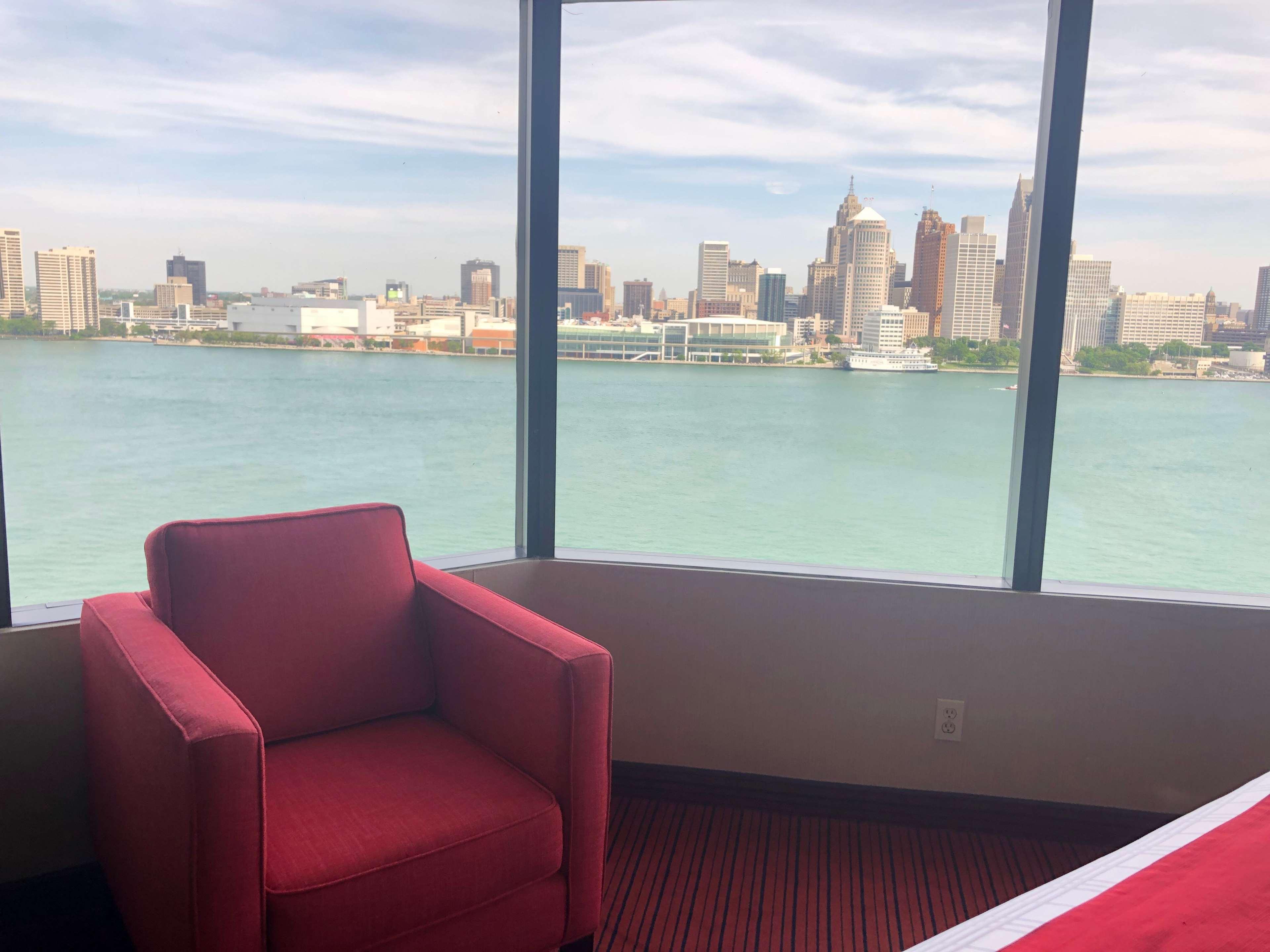 Best Western Plus Waterfront Hotel Windsor Bagian luar foto