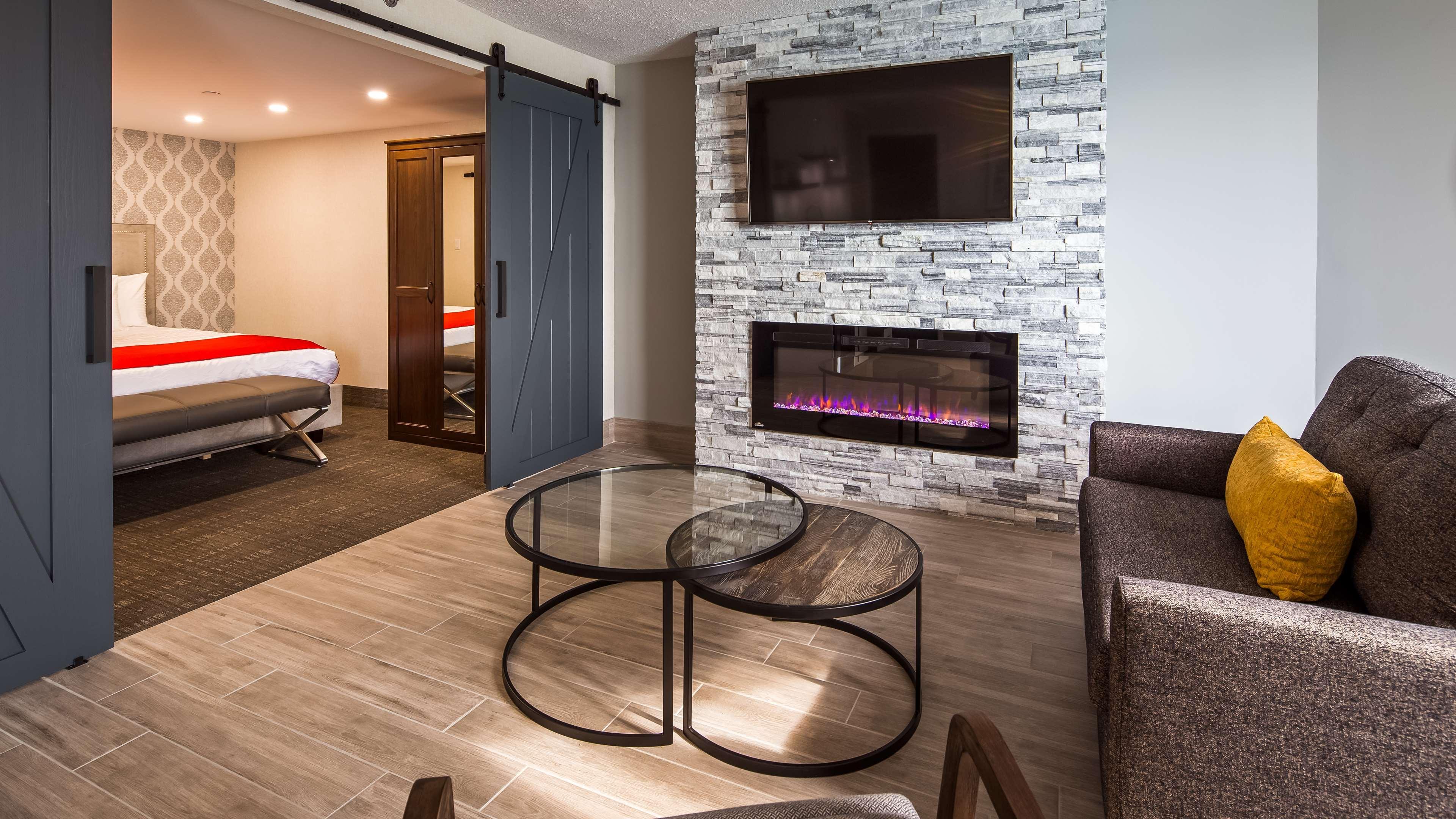 Best Western Plus Waterfront Hotel Windsor Bagian luar foto