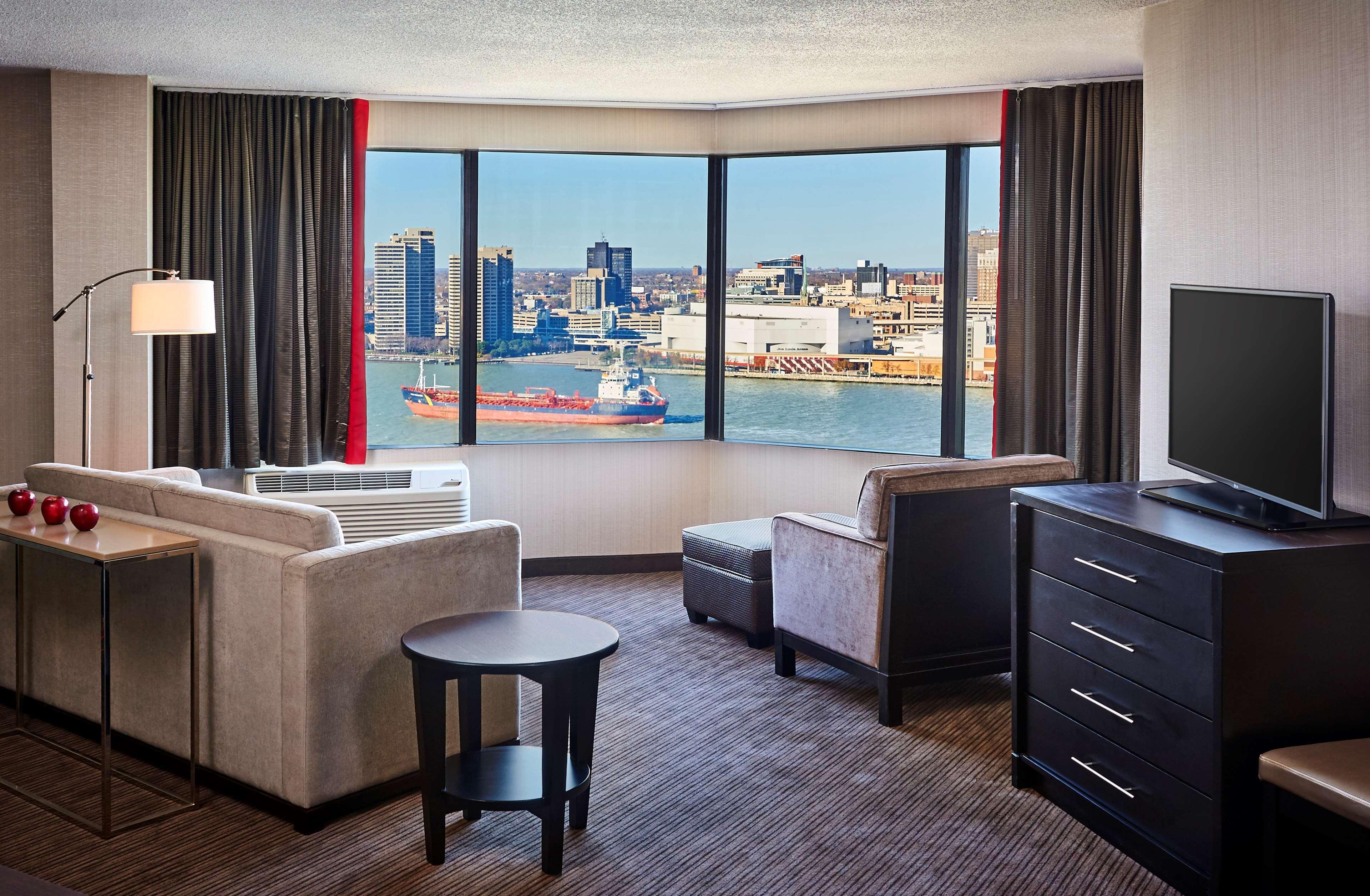 Best Western Plus Waterfront Hotel Windsor Bagian luar foto