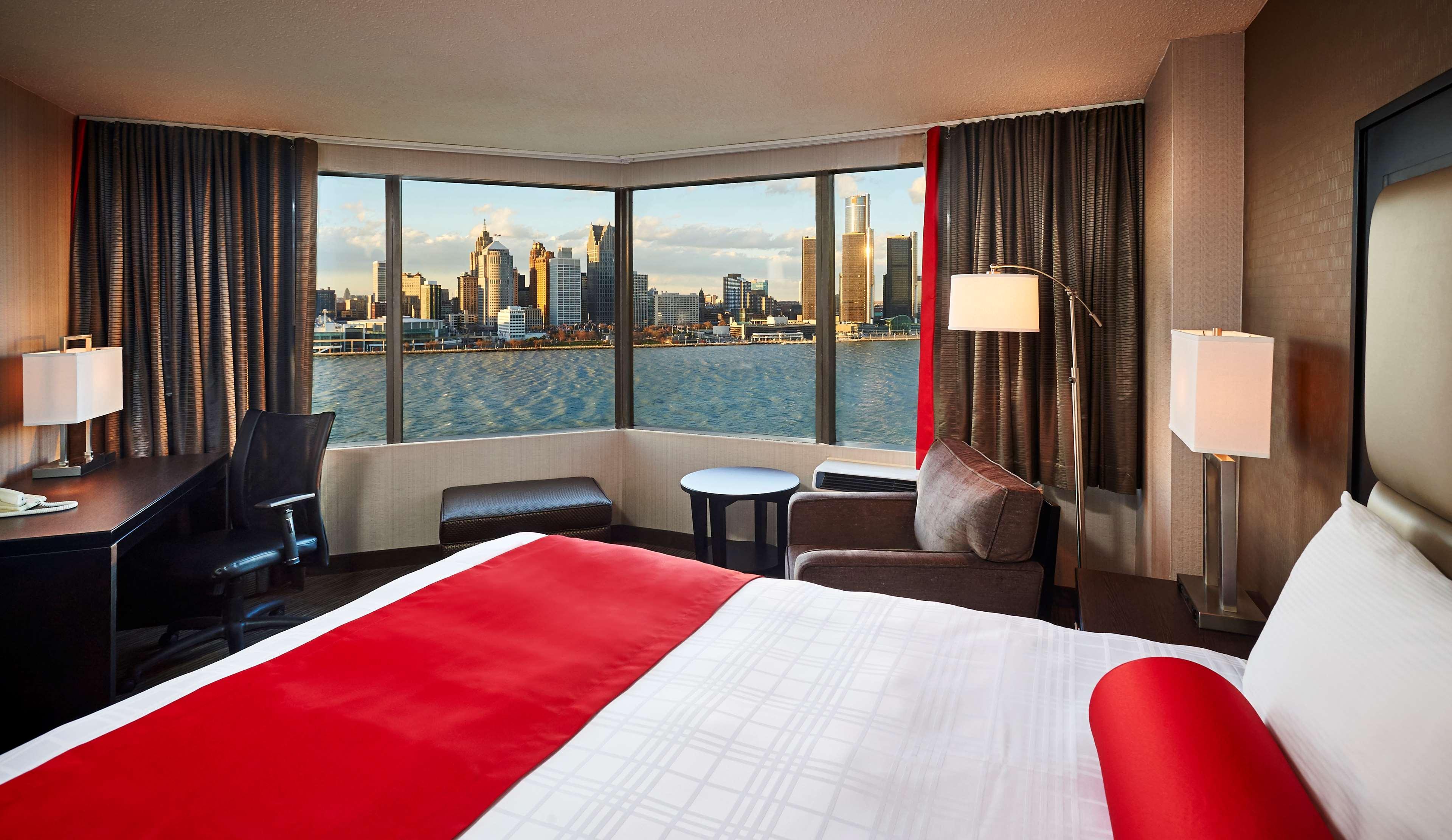 Best Western Plus Waterfront Hotel Windsor Bagian luar foto