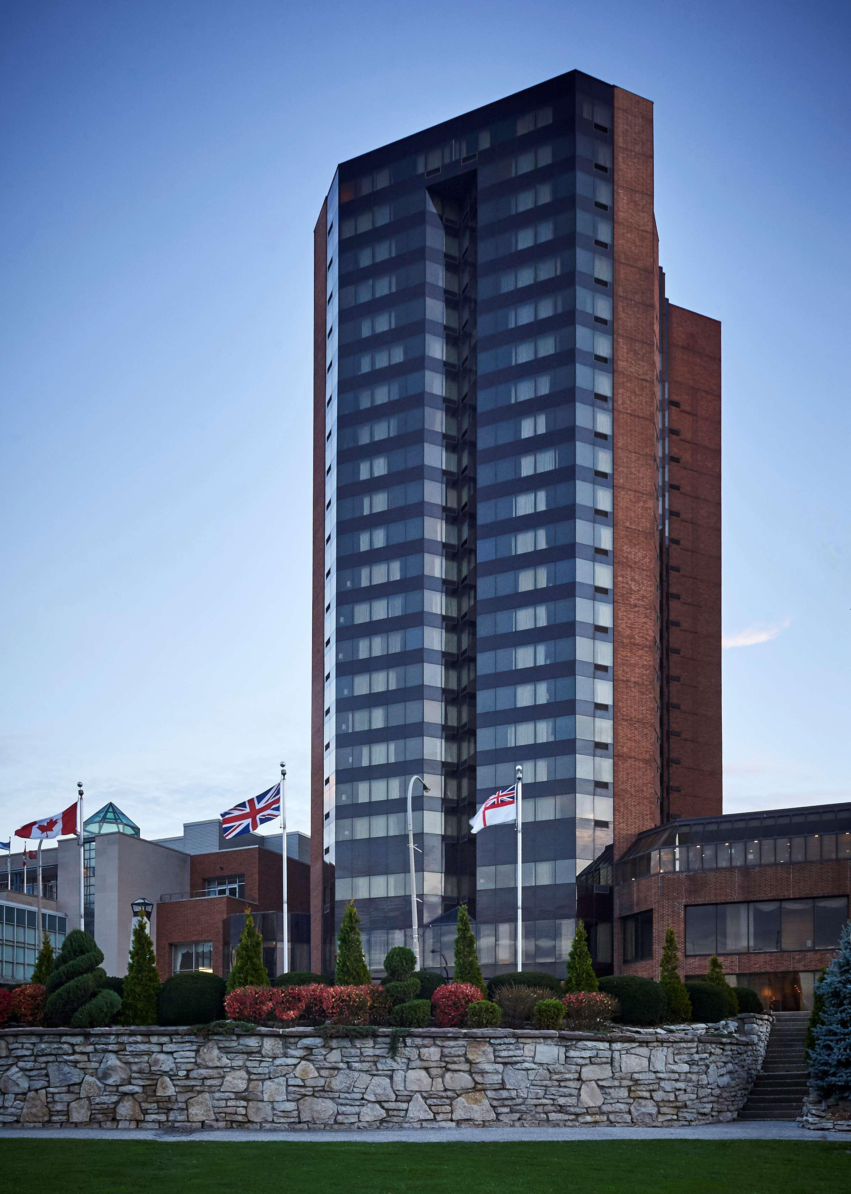 Best Western Plus Waterfront Hotel Windsor Bagian luar foto