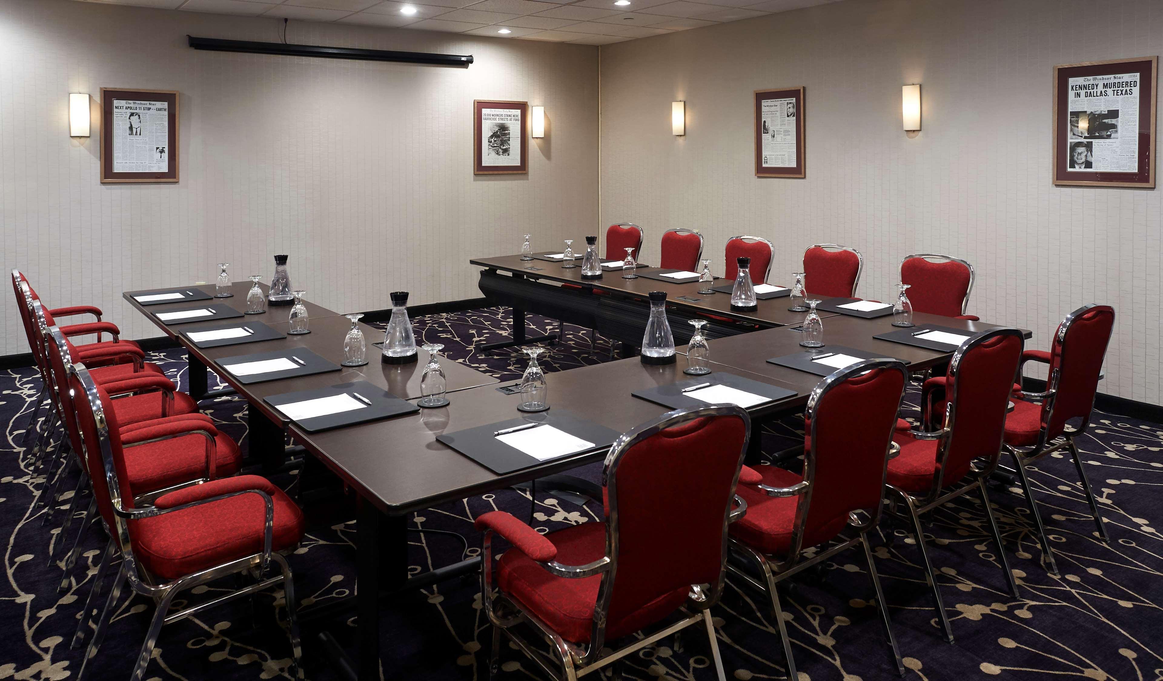 Best Western Plus Waterfront Hotel Windsor Bagian luar foto