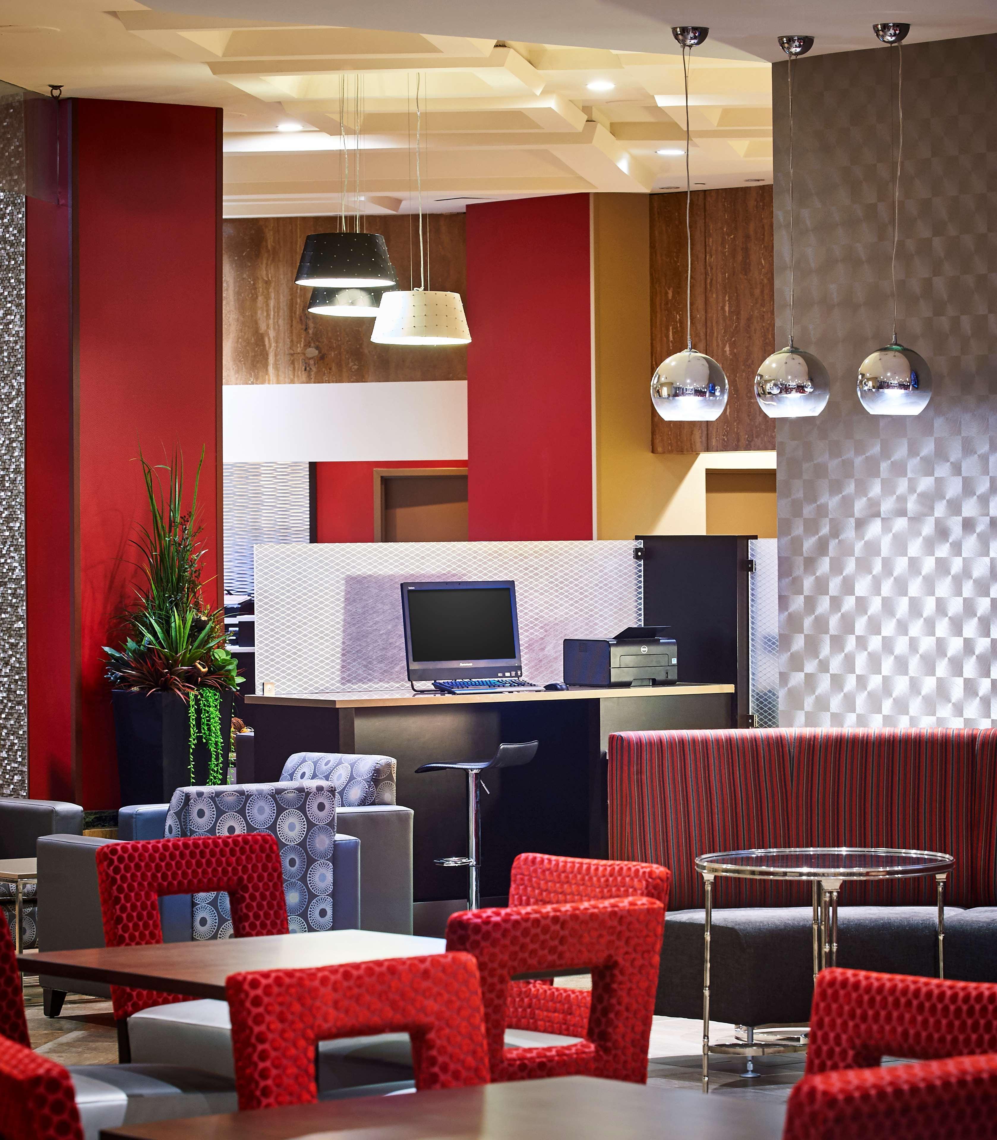 Best Western Plus Waterfront Hotel Windsor Bagian luar foto
