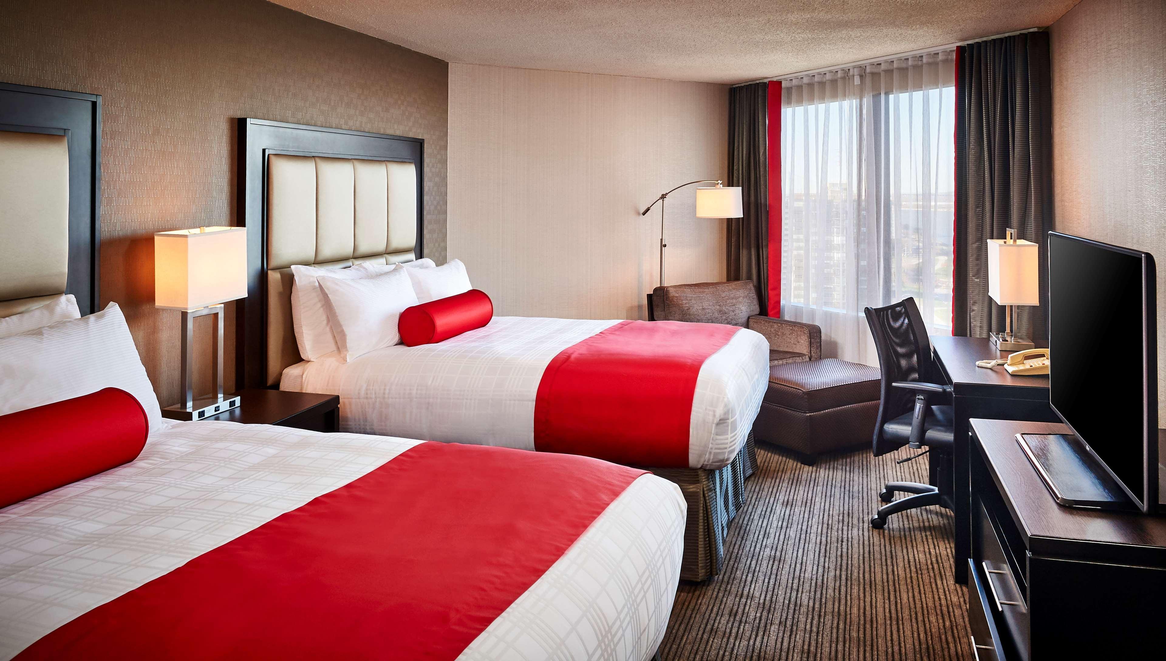 Best Western Plus Waterfront Hotel Windsor Bagian luar foto