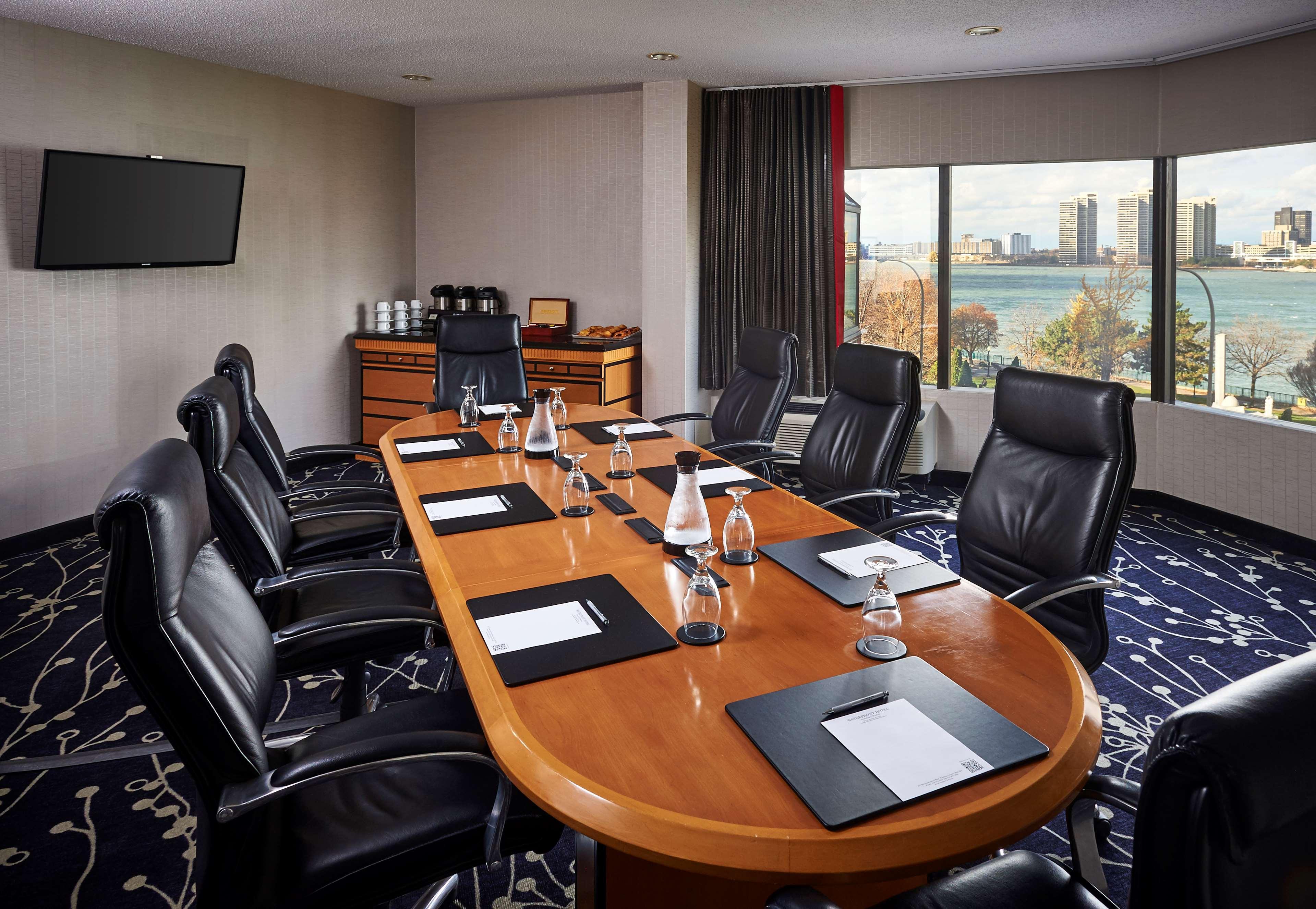 Best Western Plus Waterfront Hotel Windsor Bagian luar foto