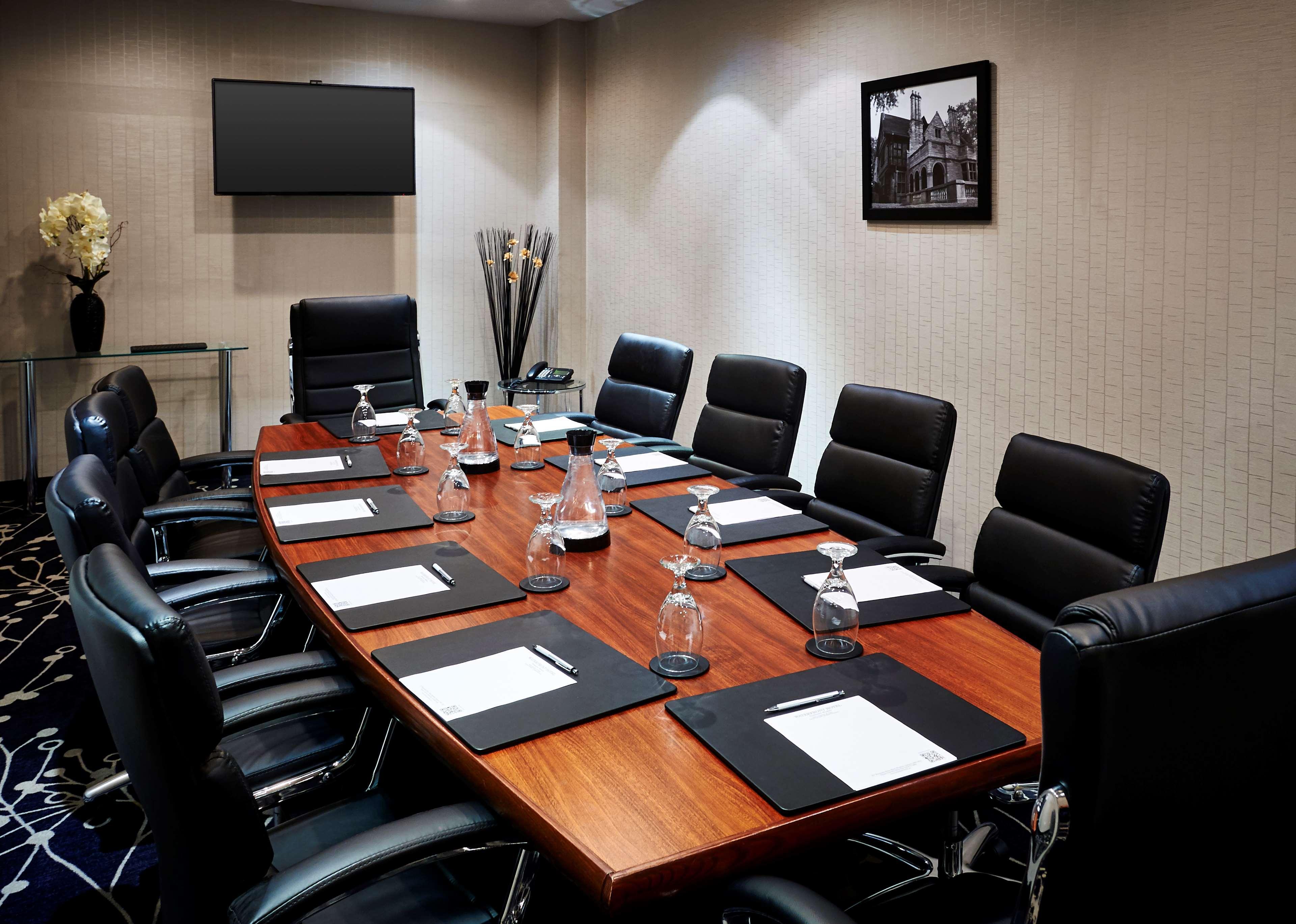 Best Western Plus Waterfront Hotel Windsor Bagian luar foto