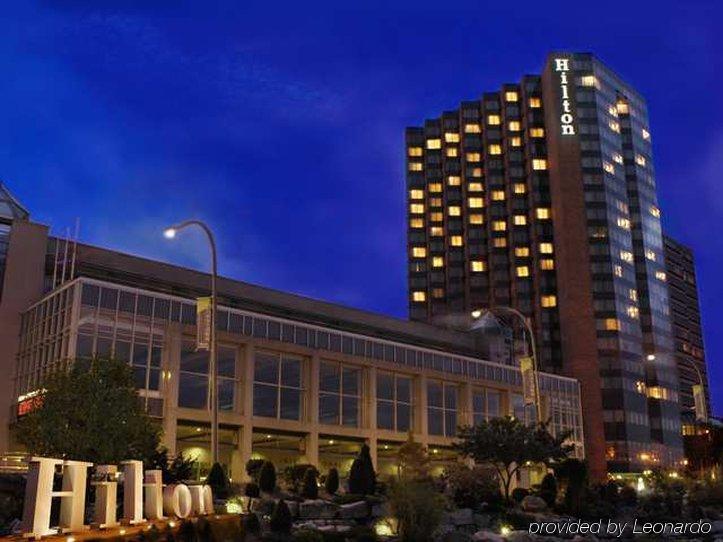 Best Western Plus Waterfront Hotel Windsor Bagian luar foto