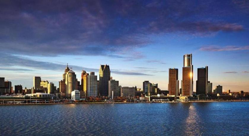 Best Western Plus Waterfront Hotel Windsor Bagian luar foto