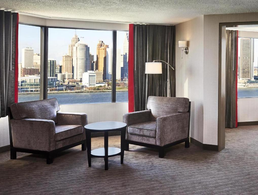 Best Western Plus Waterfront Hotel Windsor Bagian luar foto