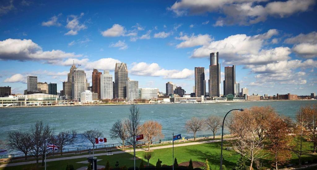 Best Western Plus Waterfront Hotel Windsor Bagian luar foto