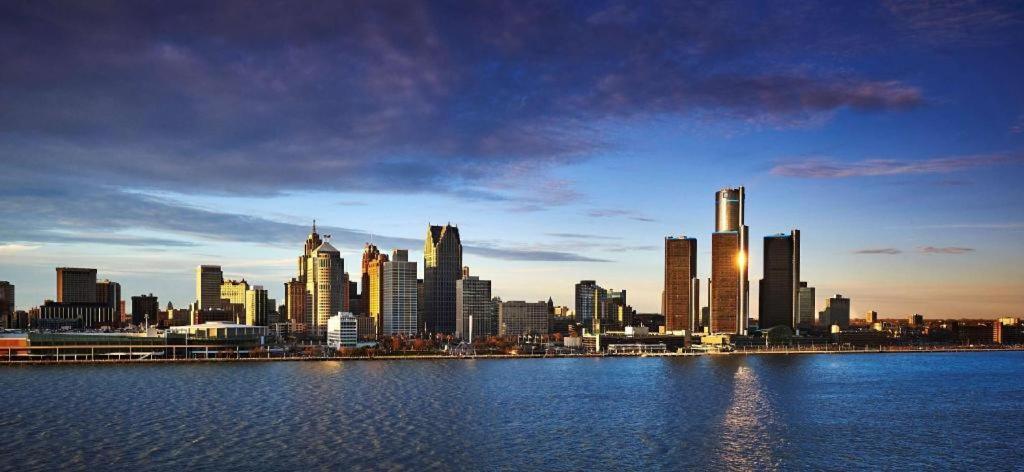 Best Western Plus Waterfront Hotel Windsor Bagian luar foto
