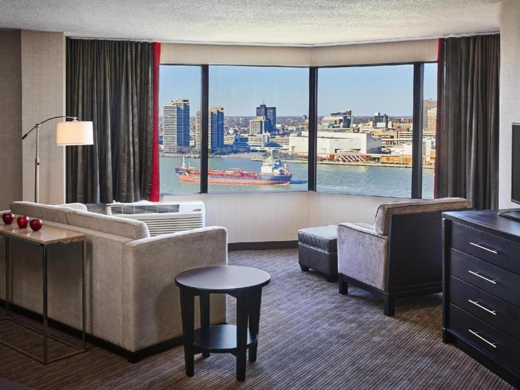 Best Western Plus Waterfront Hotel Windsor Bagian luar foto