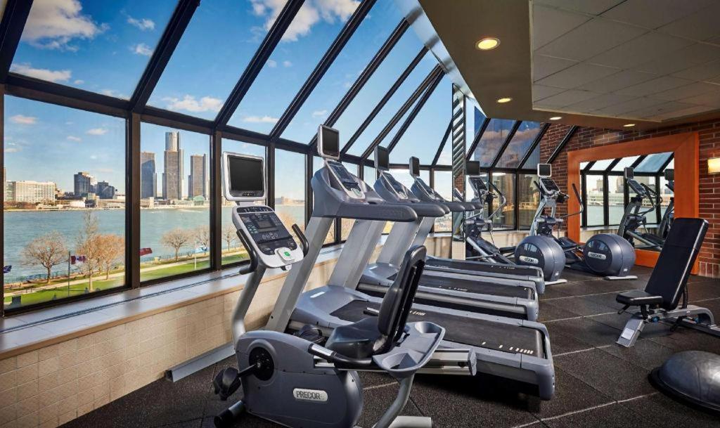 Best Western Plus Waterfront Hotel Windsor Bagian luar foto