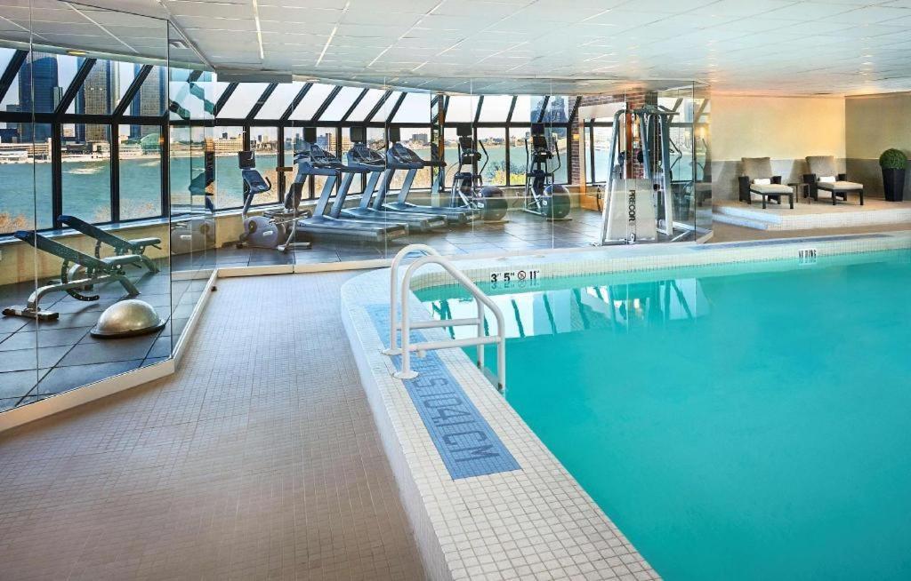 Best Western Plus Waterfront Hotel Windsor Bagian luar foto