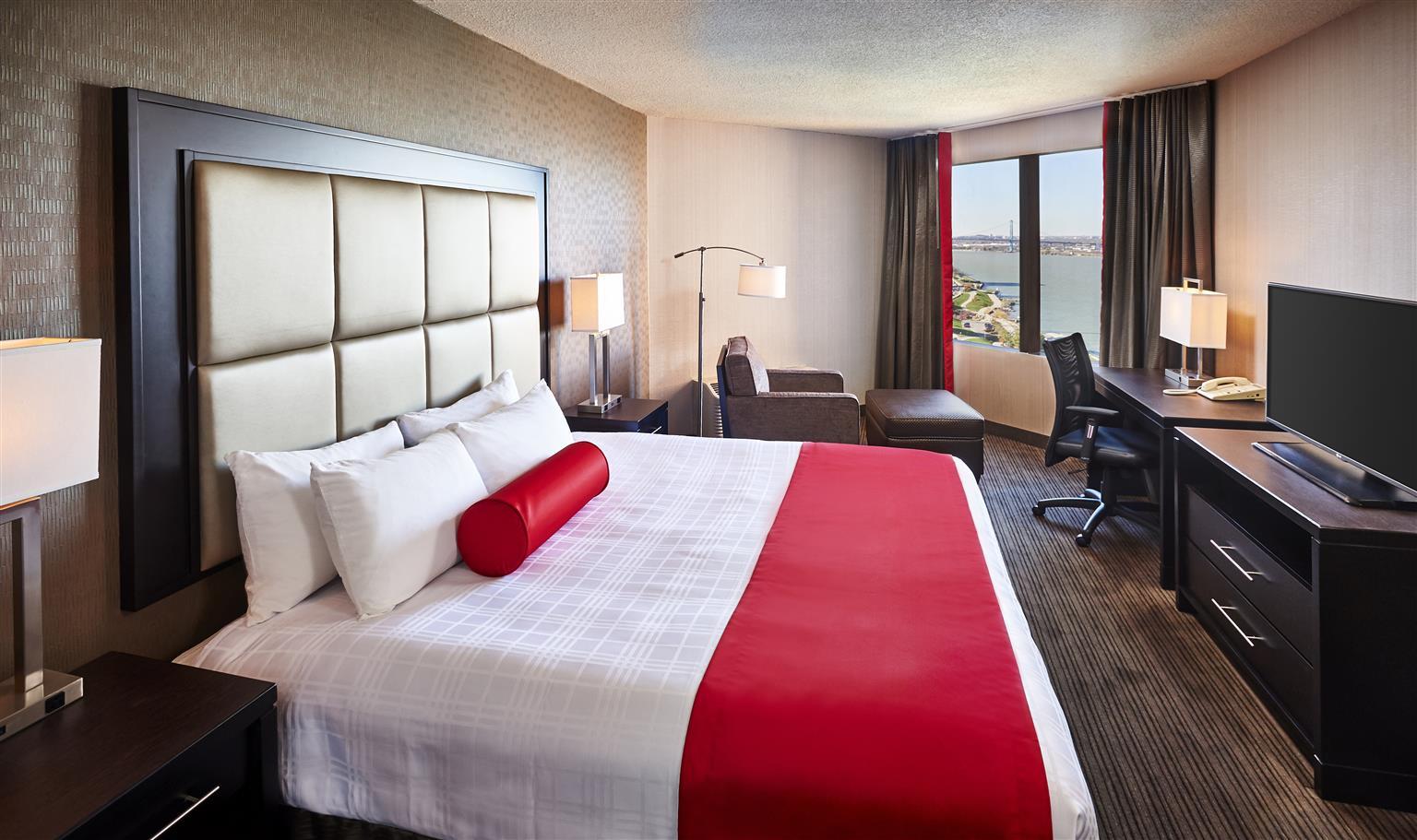 Best Western Plus Waterfront Hotel Windsor Bagian luar foto