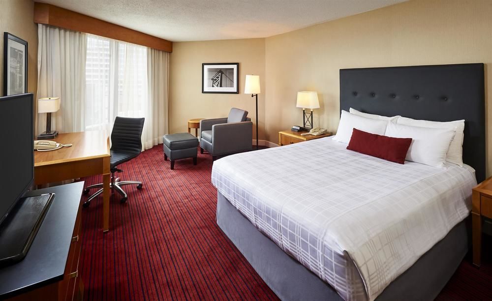 Best Western Plus Waterfront Hotel Windsor Bagian luar foto