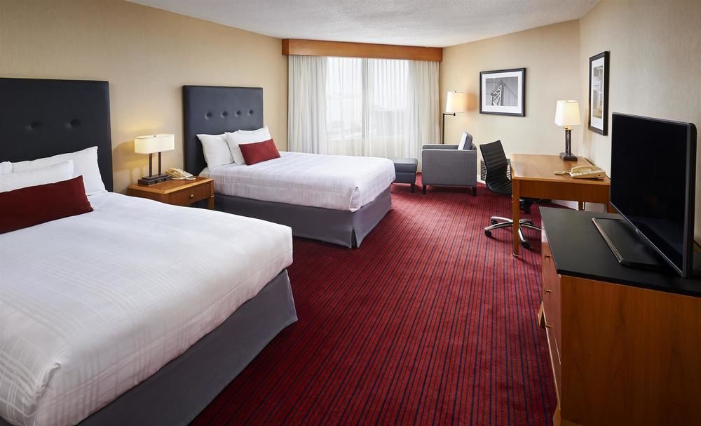 Best Western Plus Waterfront Hotel Windsor Bagian luar foto