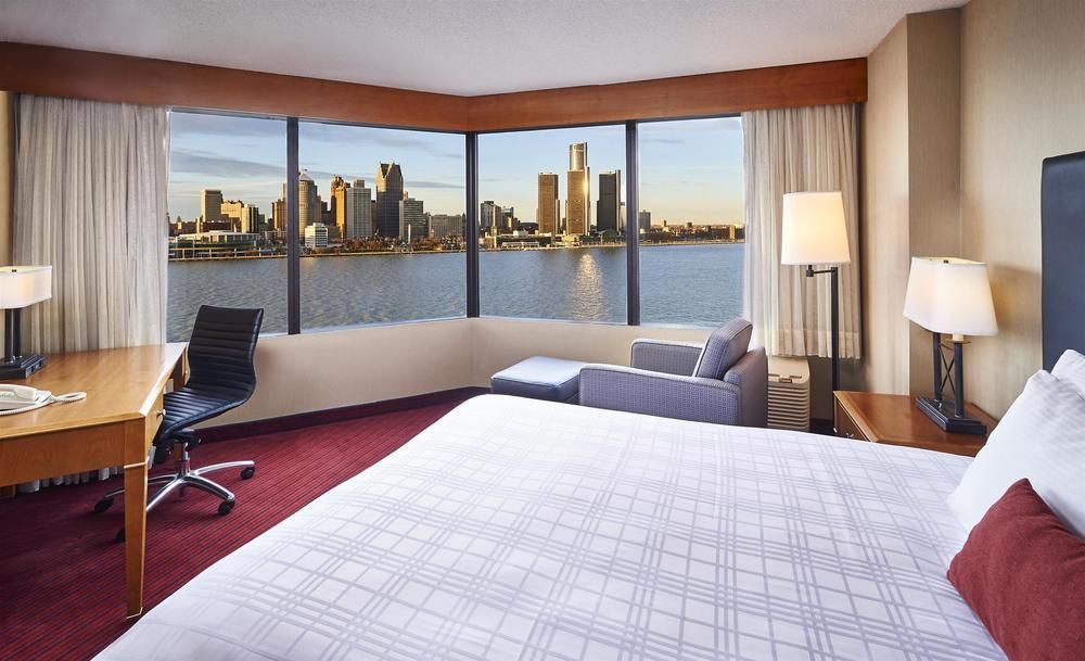 Best Western Plus Waterfront Hotel Windsor Bagian luar foto
