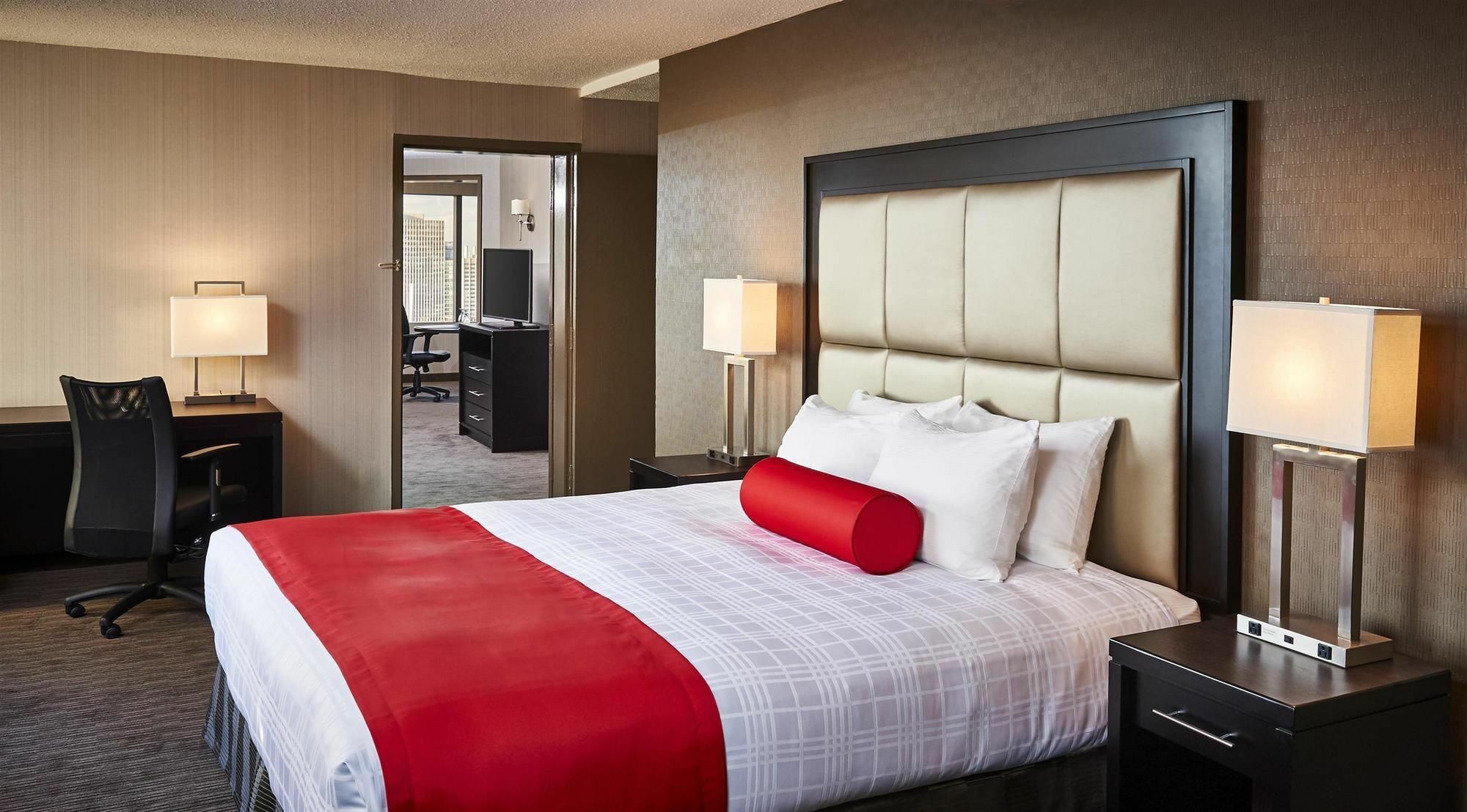 Best Western Plus Waterfront Hotel Windsor Bagian luar foto